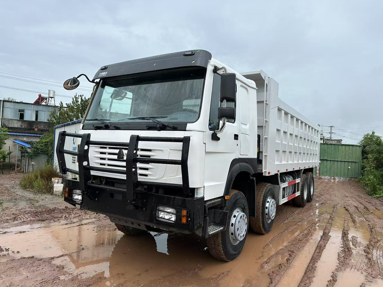 Sinotruk HOWO 371hp 8x4 tipper truck - Tipper: picture 1 Sinotruk HOWO 371hp 8x4 tipper truck - Tipper: picture 1