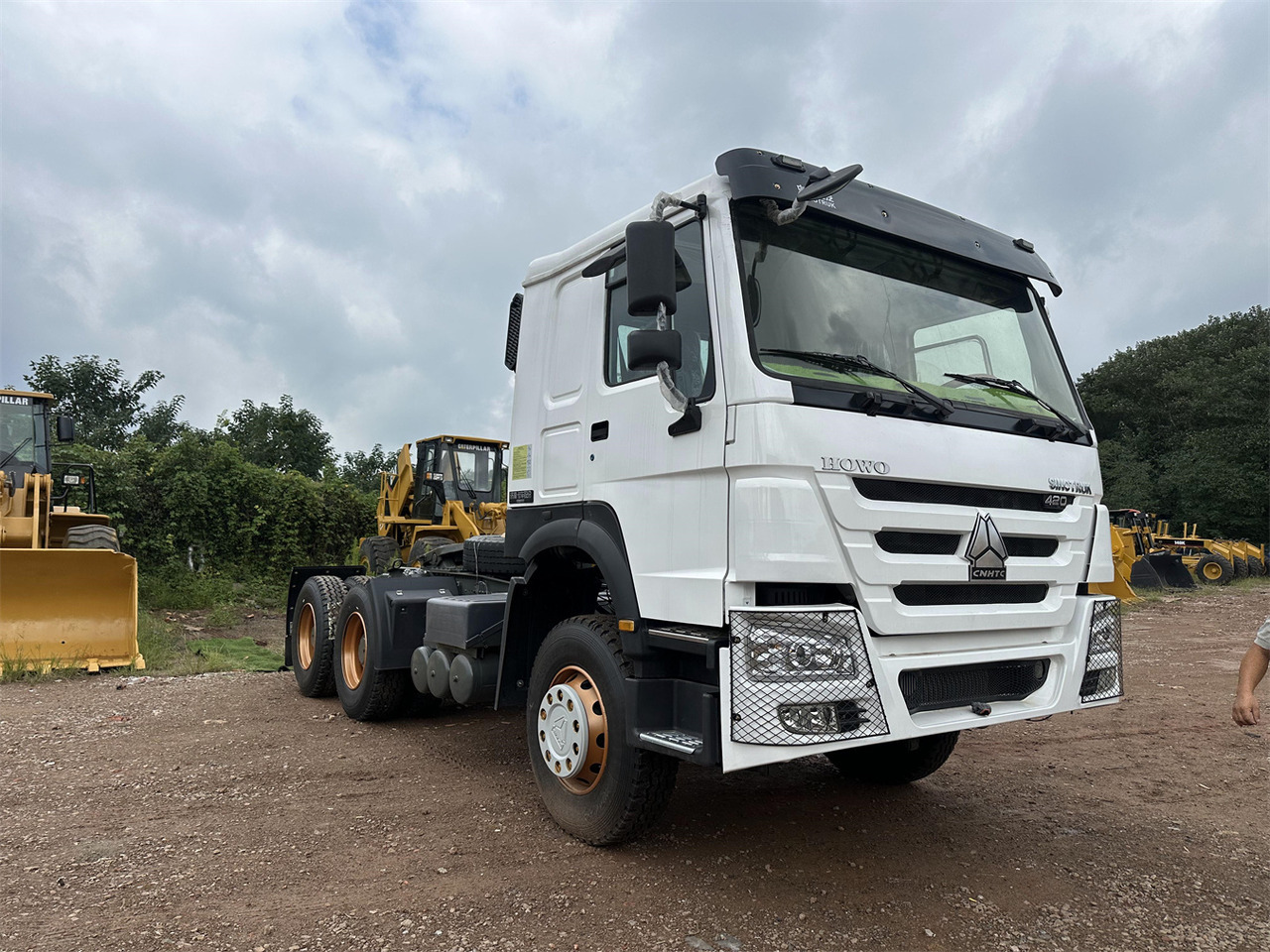 SINOTRUK Howo tractor unit 420hp - Tractor unit: picture 3 SINOTRUK Howo tractor unit 420hp - Tractor unit: picture 3