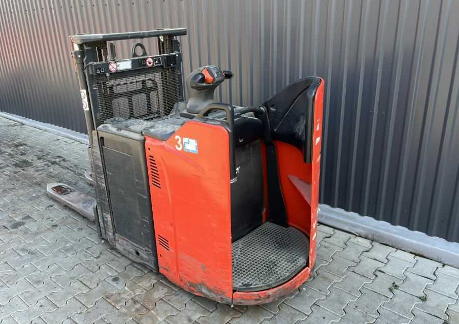 Linde D12SPHP - Stacker: picture 3 Linde D12SPHP - Stacker: picture 3