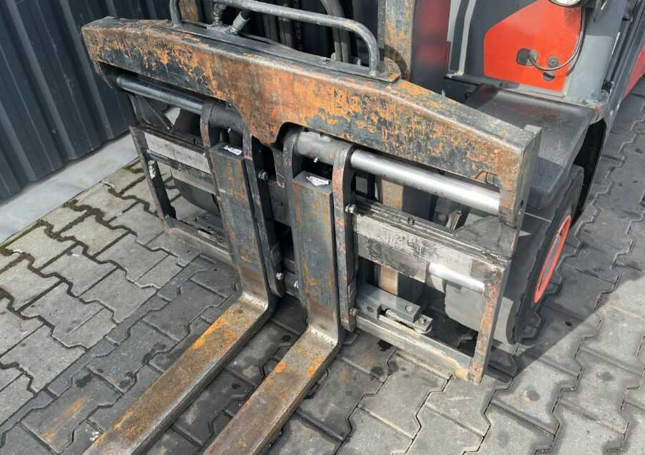 LPG forklift Linde H25T-02: picture 7 LPG forklift Linde H25T-02: picture 7