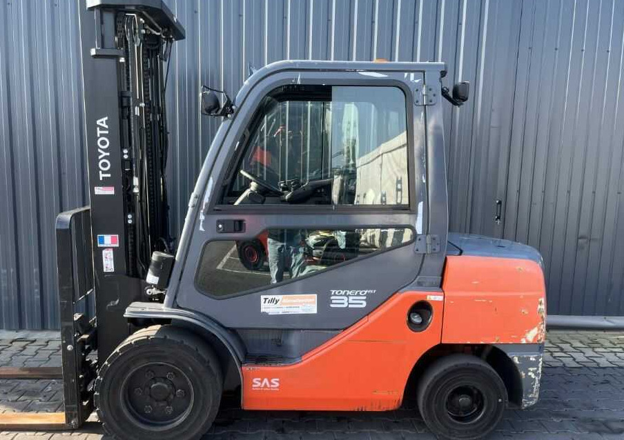 Toyota 8FDJF35 - Diesel forklift: picture 2 Toyota 8FDJF35 - Diesel forklift: picture 2