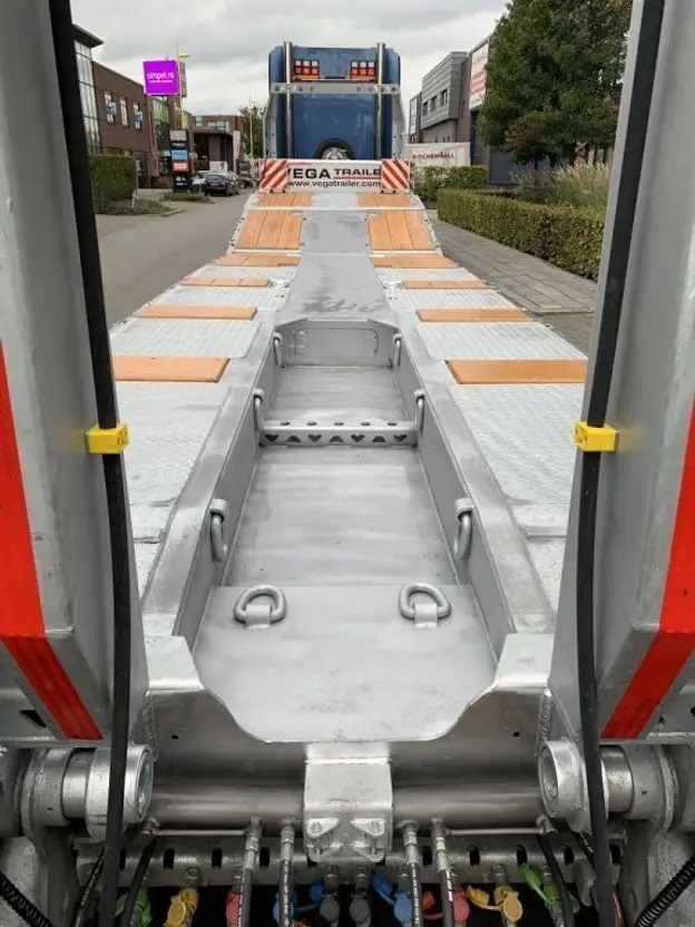 4 AXLE GERMANO TYPE LOWLOADER VEGA TRAILER - Low loader semi-trailer: picture 3 4 AXLE GERMANO TYPE LOWLOADER VEGA TRAILER - Low loader semi-trailer: picture 3