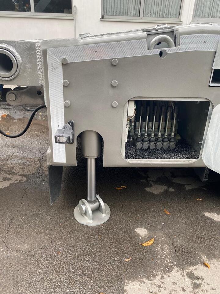 4 AXLE GERMANO TYPE LOWLOADER VEGA TRAILER - Low loader semi-trailer: picture 5 4 AXLE GERMANO TYPE LOWLOADER VEGA TRAILER - Low loader semi-trailer: picture 5