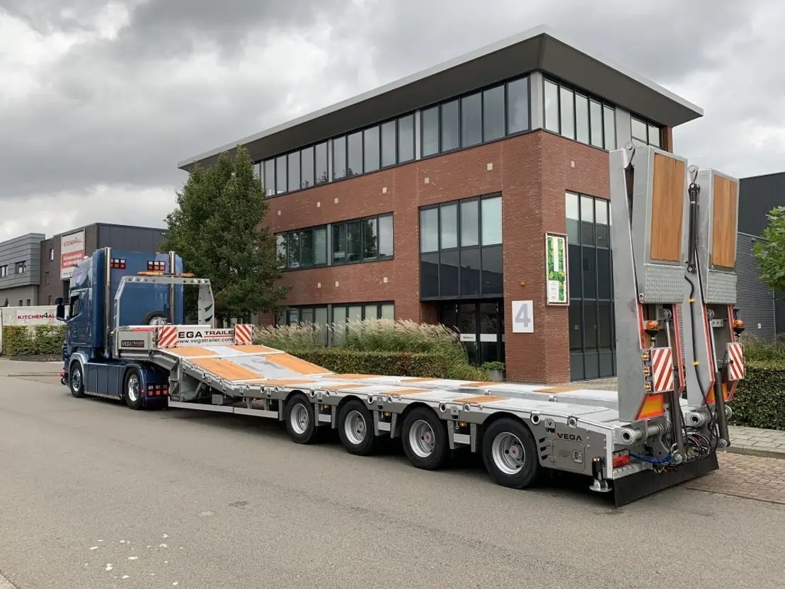 4 AXLE GERMANO TYPE LOWLOADER VEGA TRAILER - Low loader semi-trailer: picture 2 4 AXLE GERMANO TYPE LOWLOADER VEGA TRAILER - Low loader semi-trailer: picture 2