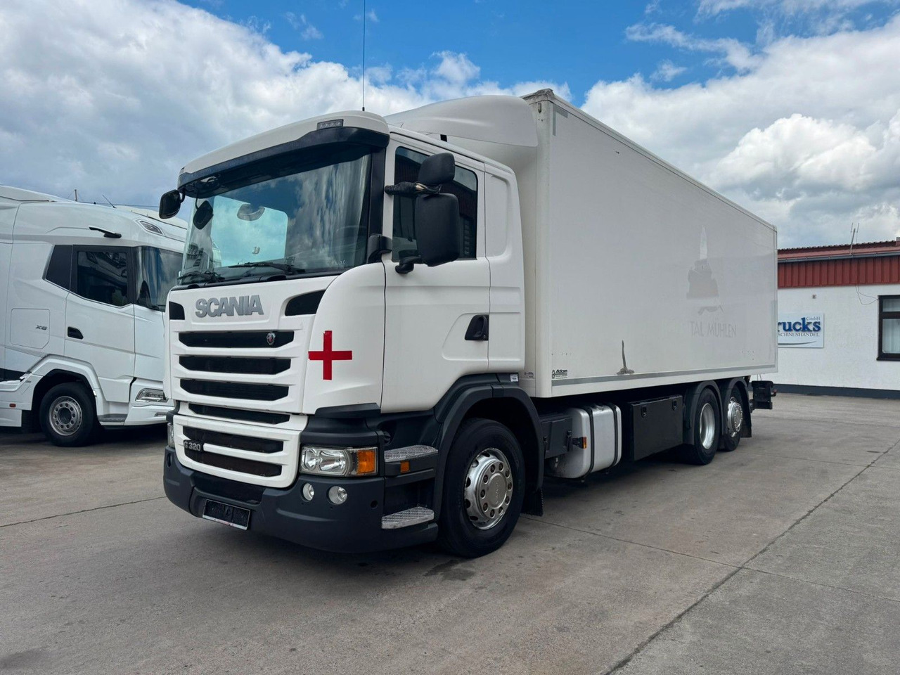 Scania P 380 * KOFFER * LBW 3 TON * LENK / LIFTACHSE * - Box truck: picture 1 Scania P 380 * KOFFER * LBW 3 TON * LENK / LIFTACHSE * - Box truck: picture 1