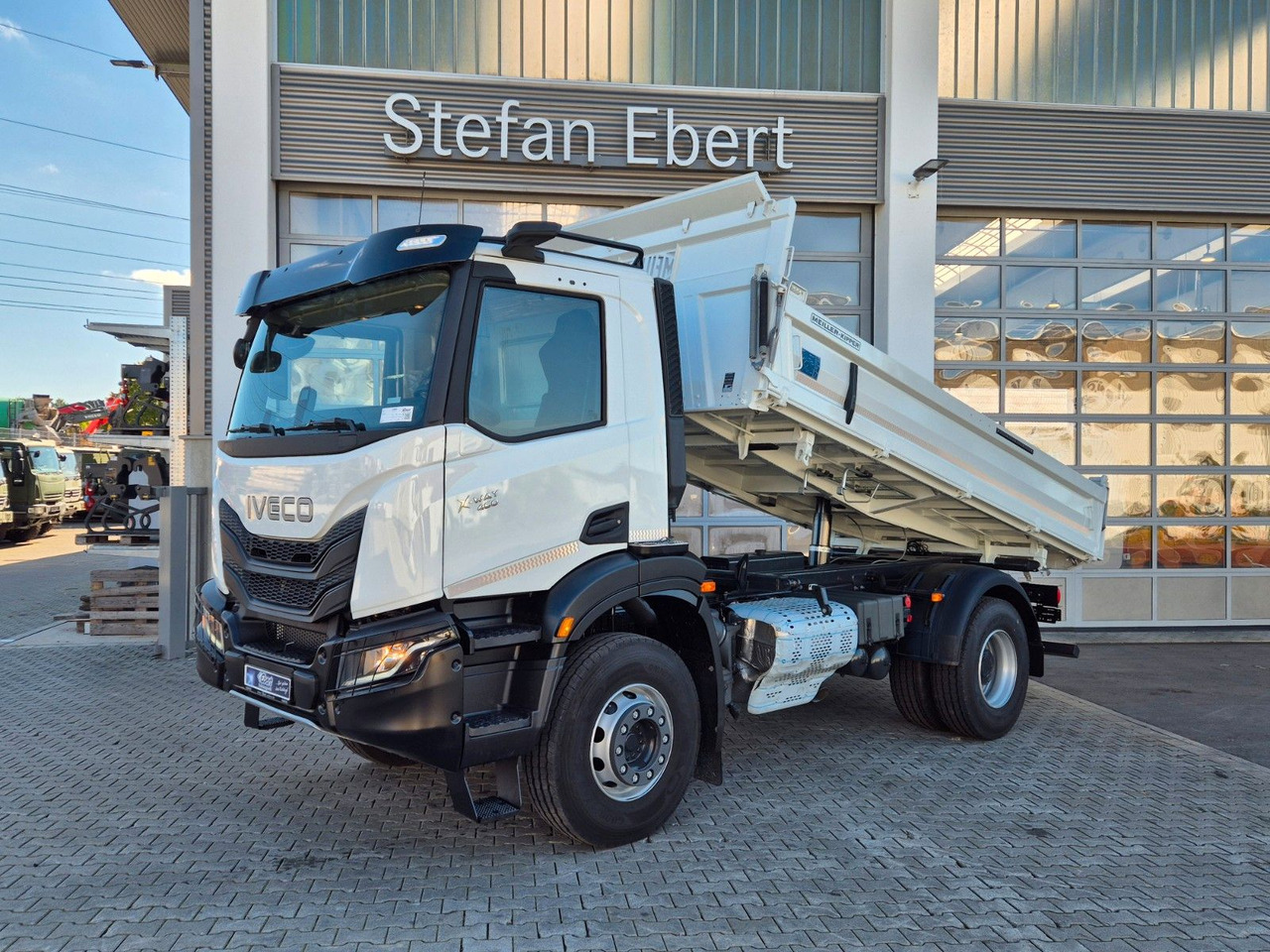 Iveco AD200X46 HR OFF Meiller 3-S.-Kipper *MirrorCam* - Tipper: picture 1 Iveco AD200X46 HR OFF Meiller 3-S.-Kipper *MirrorCam* - Tipper: picture 1