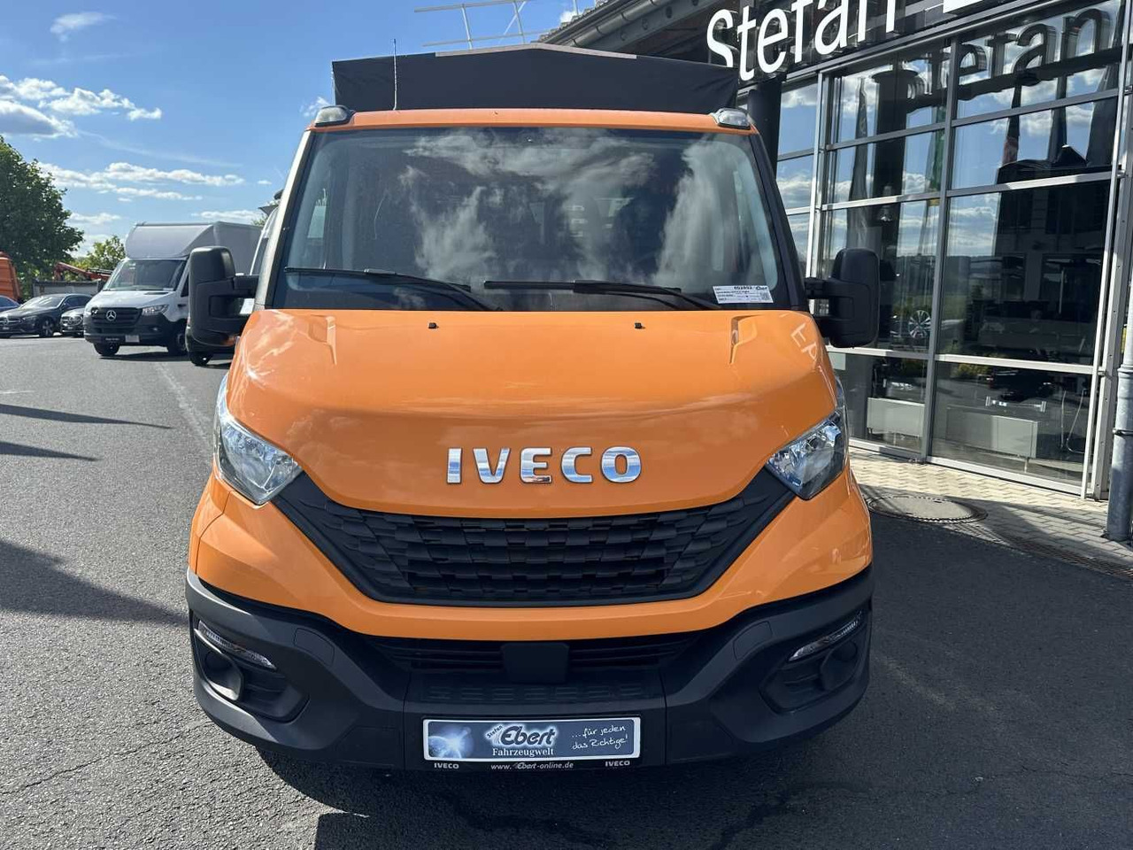 Iveco Daily 35S14 Pritsche+Plane *AHK*Ladekran*7-Sitze - Curtain side van: picture 2 Iveco Daily 35S14 Pritsche+Plane *AHK*Ladekran*7-Sitze - Curtain side van: picture 2
