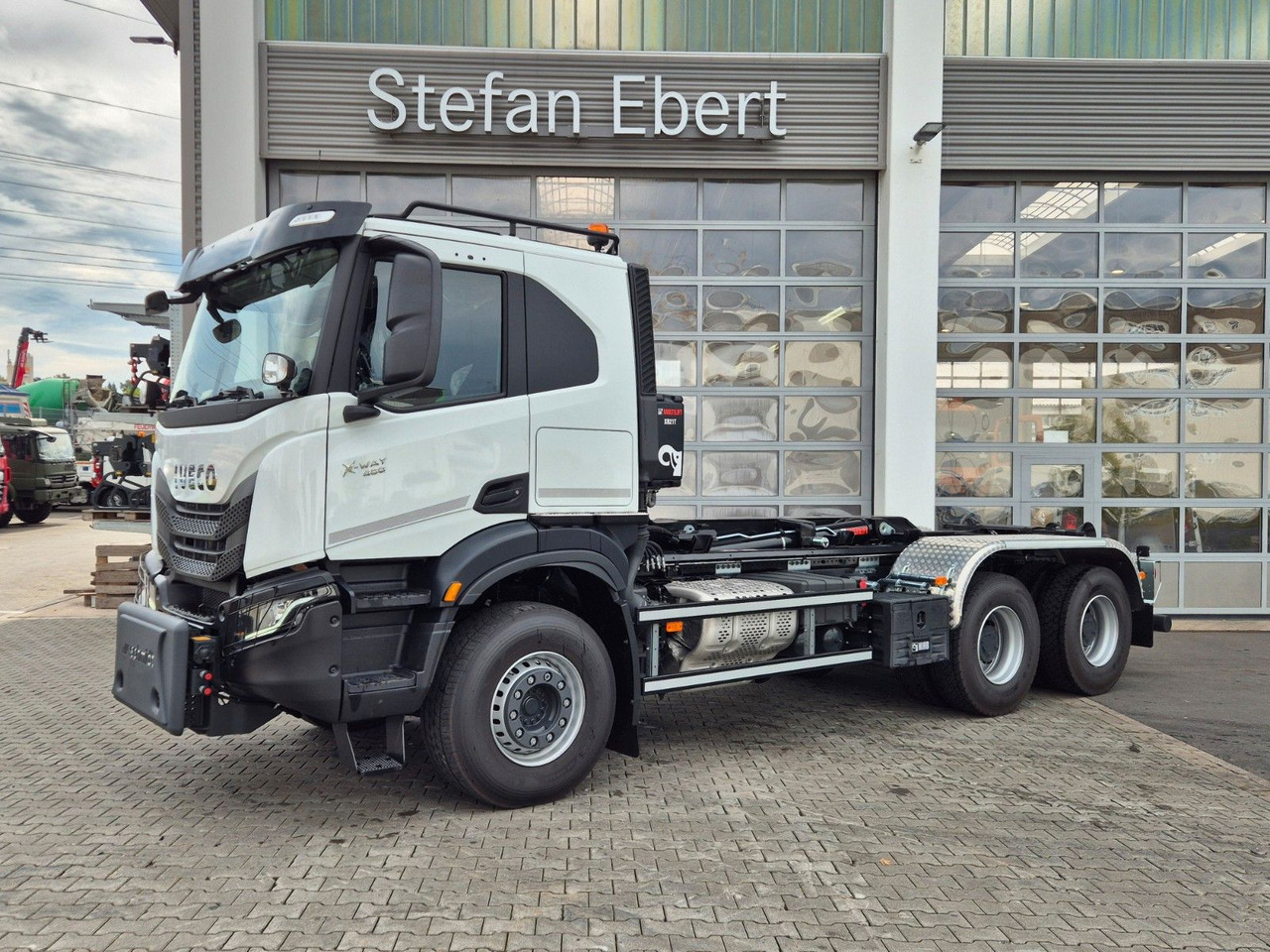 Iveco X-Way AT300X48Z/P HR OFF 6x4 Hiab Winterdienst - Hook lift truck: picture 4 Iveco X-Way AT300X48Z/P HR OFF 6x4 Hiab Winterdienst - Hook lift truck: picture 4