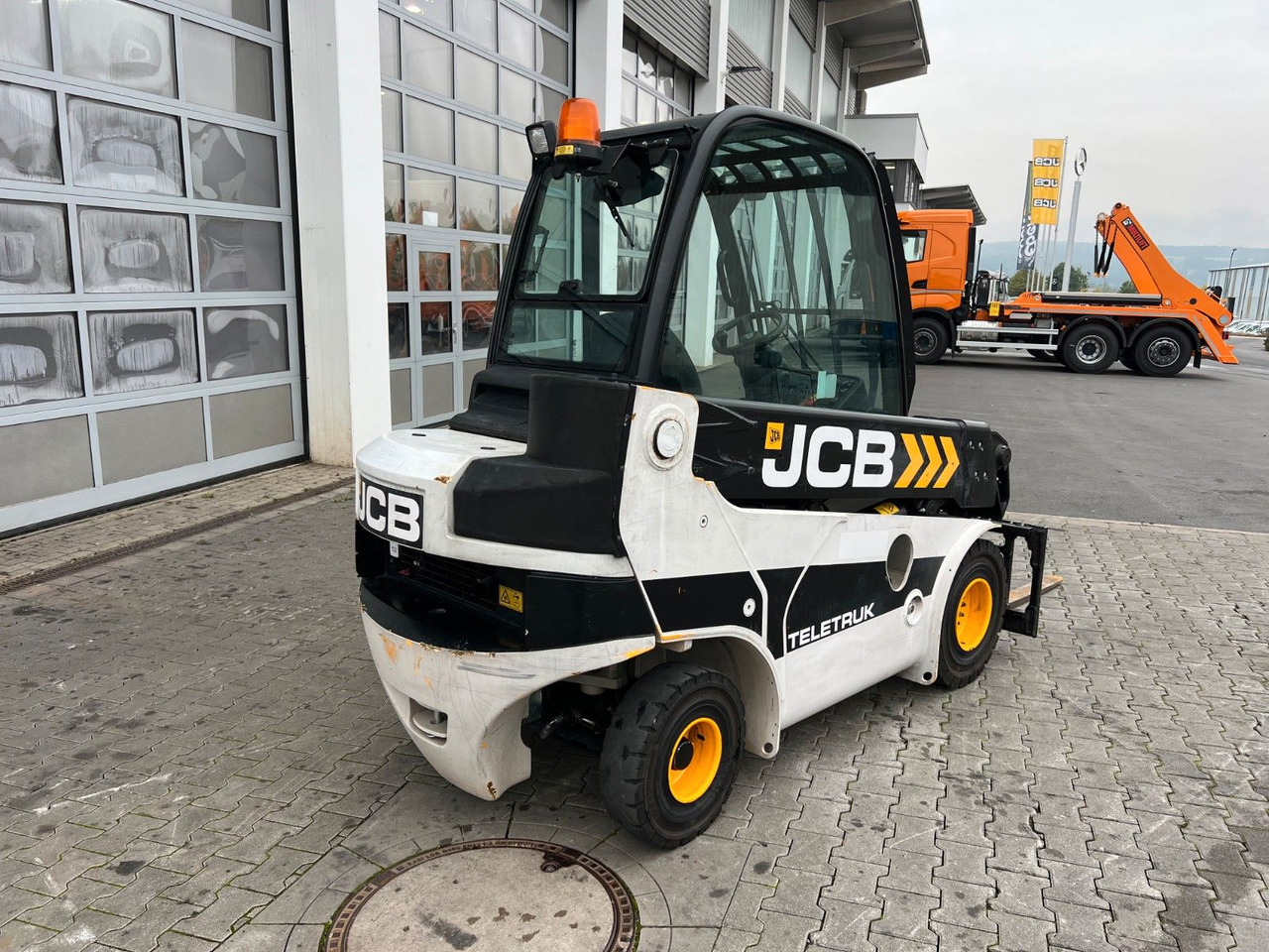 JCB TLT 30D 2WD / nur 1.948h! - Telescopic handler: picture 4 JCB TLT 30D 2WD / nur 1.948h! - Telescopic handler: picture 4