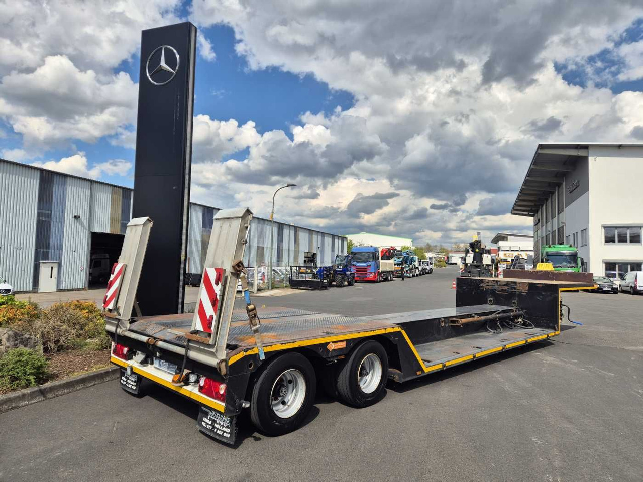 LinTrailers S2A 14 LSDN Teleskopierbar BPW-Achsen 57.000km - Low loader semi-trailer: picture 1 LinTrailers S2A 14 LSDN Teleskopierbar BPW-Achsen 57.000km - Low loader semi-trailer: picture 1