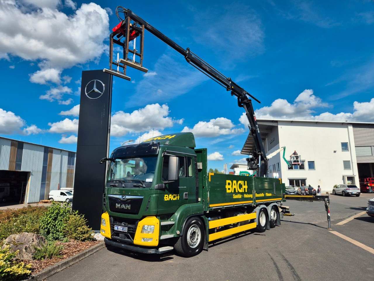 MAN TGS 26.420 6x2-4 LL Hiab 177K PRO 2 Stück - Crane truck: picture 1 MAN TGS 26.420 6x2-4 LL Hiab 177K PRO 2 Stück - Crane truck: picture 1
