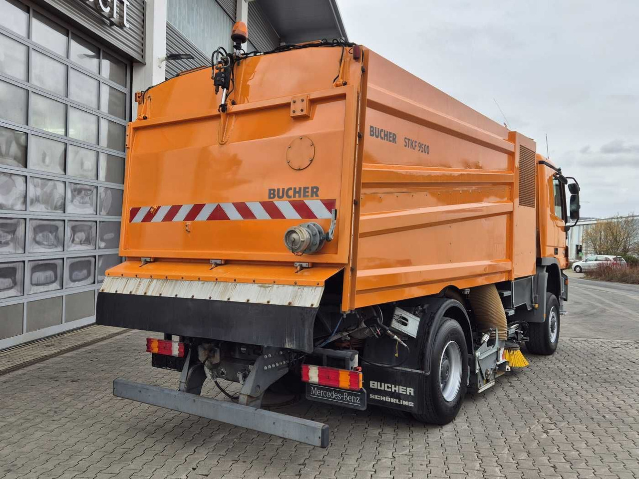Lease a  Mercedes-Benz Actros 2032 A 4x4 Bucher STKF 9500 Airport 30x Mercedes-Benz Actros 2032 A 4x4 Bucher STKF 9500 Airport 30x: picture 9