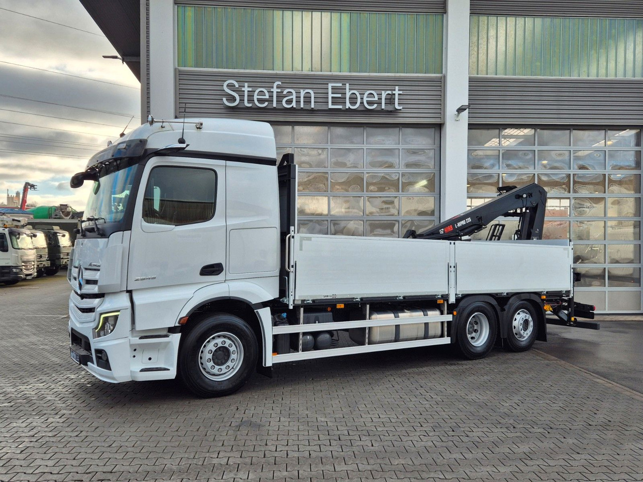 Mercedes-Benz Actros 2545 L 6x2 Hiab L-HIPRO 235 DLS-3 - Dropside/ Flatbed truck, Crane truck: picture 5 Mercedes-Benz Actros 2545 L 6x2 Hiab L-HIPRO 235 DLS-3 - Dropside/ Flatbed truck, Crane truck: picture 5