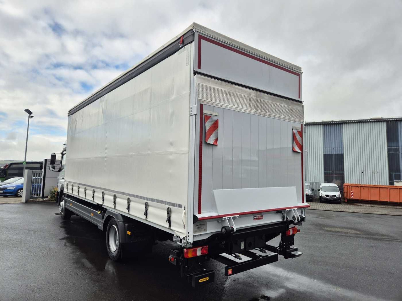 Mercedes-Benz Atego 1527 L L-Haus LBW Palfinger 1.500kg 2 Bett - Curtainsider truck: picture 5 Mercedes-Benz Atego 1527 L L-Haus LBW Palfinger 1.500kg 2 Bett - Curtainsider truck: picture 5