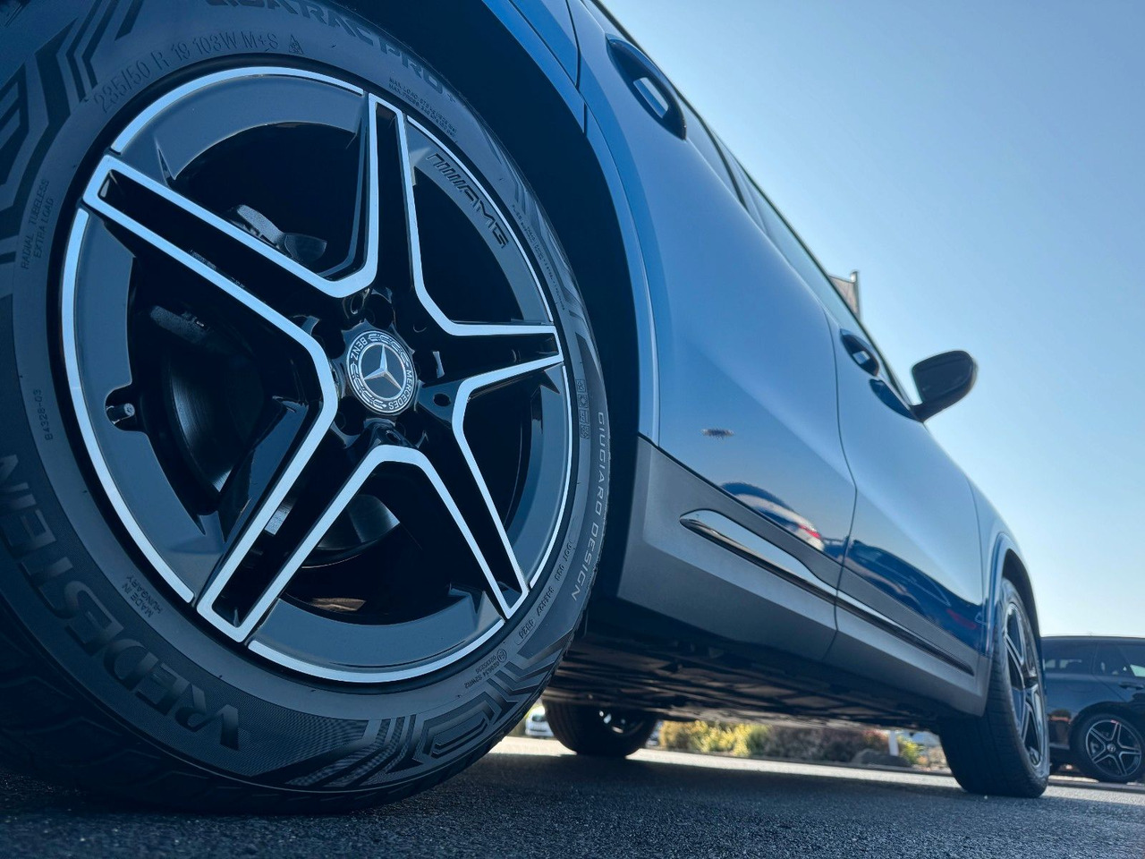 Mercedes-Benz GLA 200 AMG+PANO+DistrPlus+RFK+Night - SUV: picture 5 Mercedes-Benz GLA 200 AMG+PANO+DistrPlus+RFK+Night - SUV: picture 5