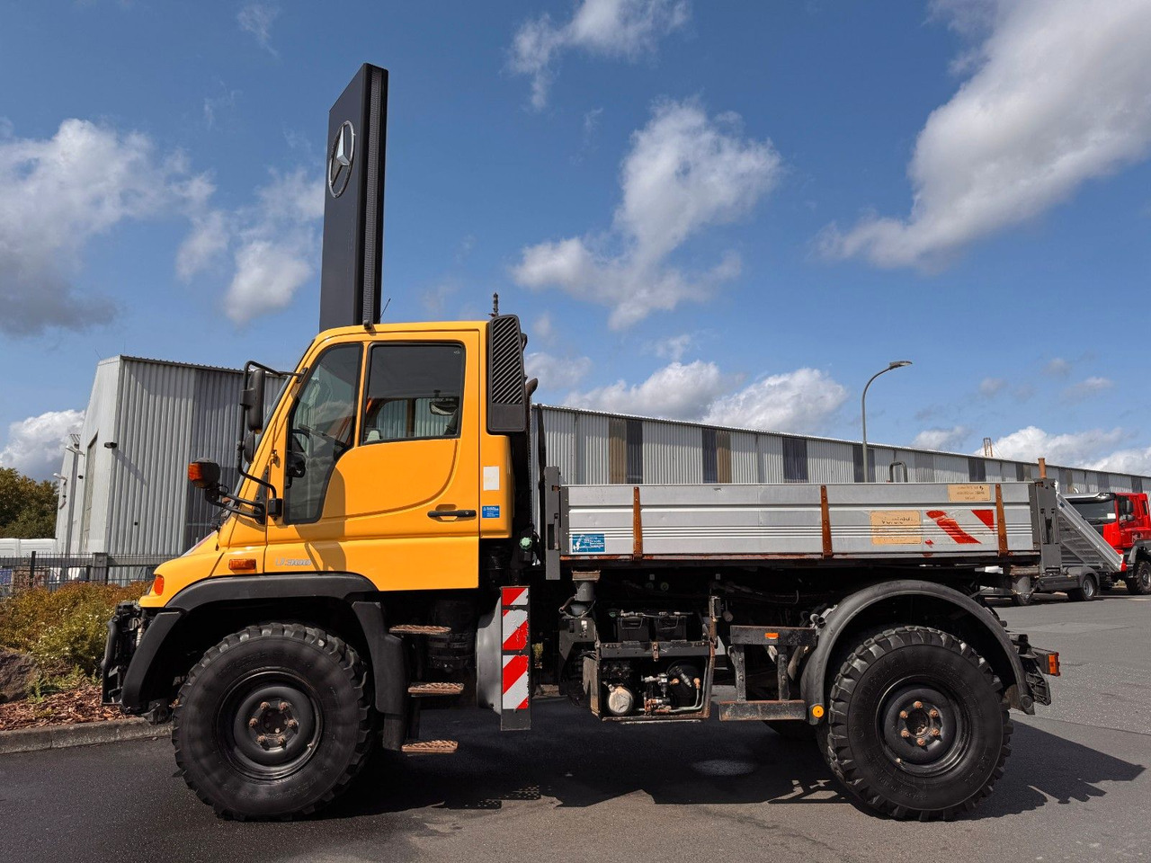 Mercedes-Benz Unimog U300 4x4 Vario-Pilot - Flatbed van: picture 4 Mercedes-Benz Unimog U300 4x4 Vario-Pilot - Flatbed van: picture 4