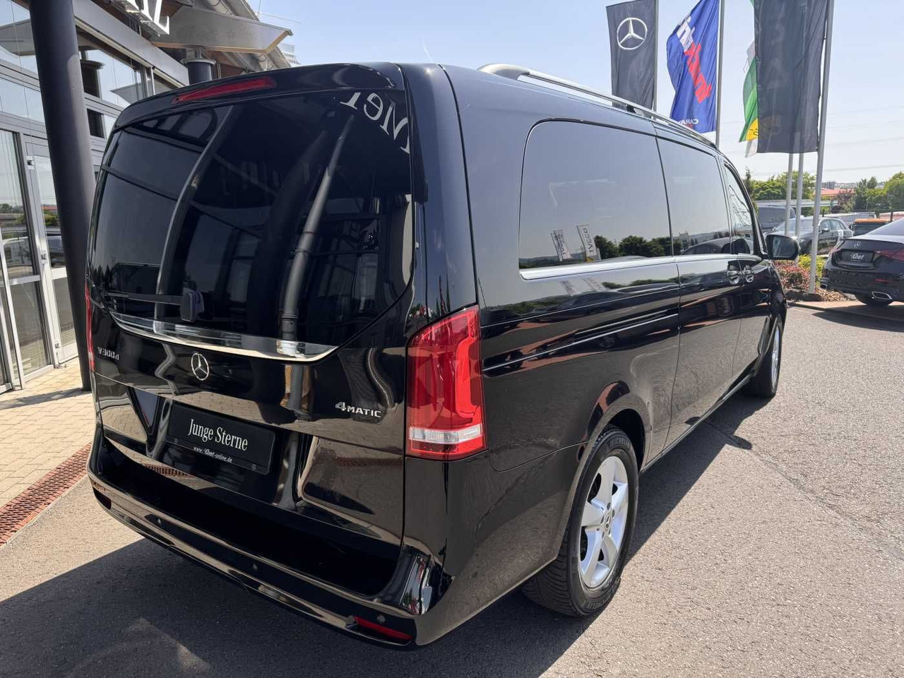 Mercedes-Benz V 300 d 4MATIC AVA 3430 AHK2,5 DISTRONIC 360 - Car: picture 4 Mercedes-Benz V 300 d 4MATIC AVA 3430 AHK2,5 DISTRONIC 360 - Car: picture 4
