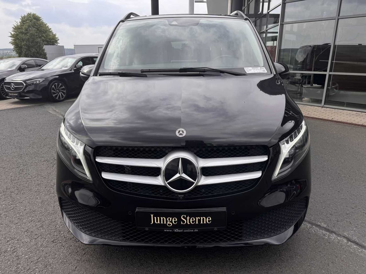 Mercedes-Benz V 300 d 4MATIC AVA 3430 AHK2,5 DISTRONIC 360 - Car: picture 2 Mercedes-Benz V 300 d 4MATIC AVA 3430 AHK2,5 DISTRONIC 360 - Car: picture 2