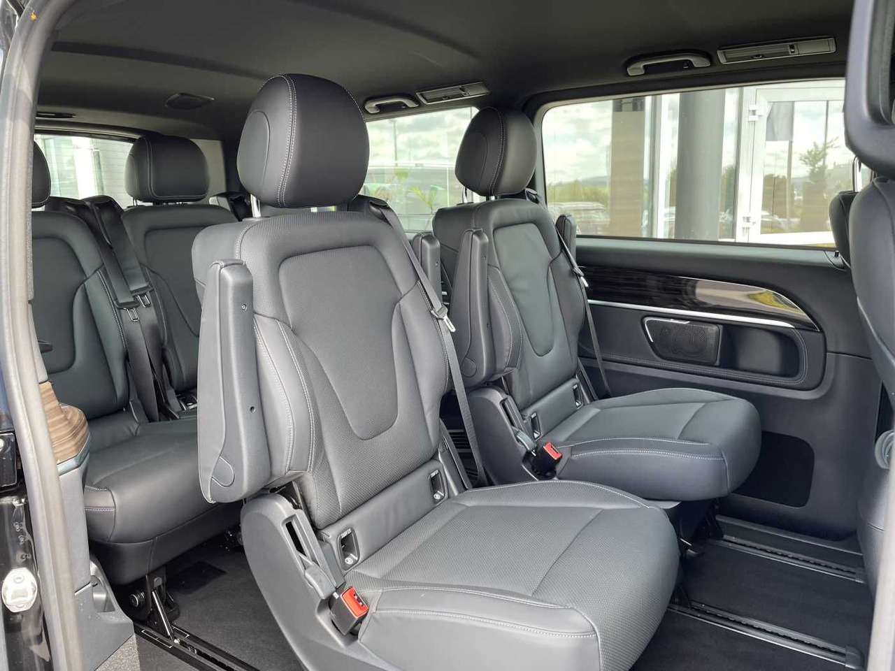 Passenger van Mercedes-Benz V 300 d AVA 4MATIC AMG Kühlschrank AIRMATIC: picture 7