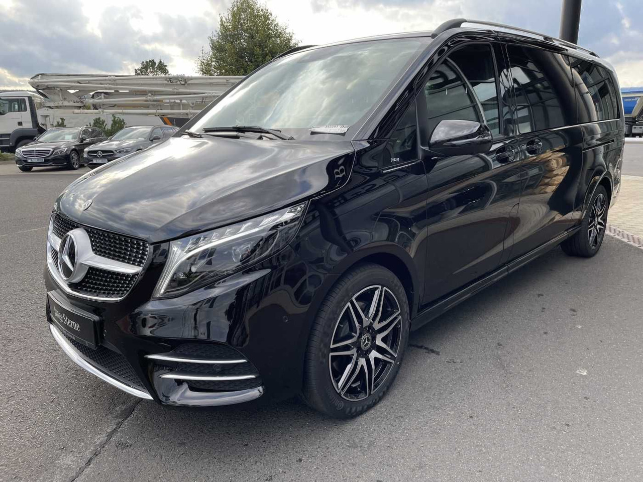 Mercedes-Benz V 300 d AVA 4MATIC AMG Kühlschrank AIRMATIC - Passenger van: picture 2 Mercedes-Benz V 300 d AVA 4MATIC AMG Kühlschrank AIRMATIC - Passenger van: picture 2