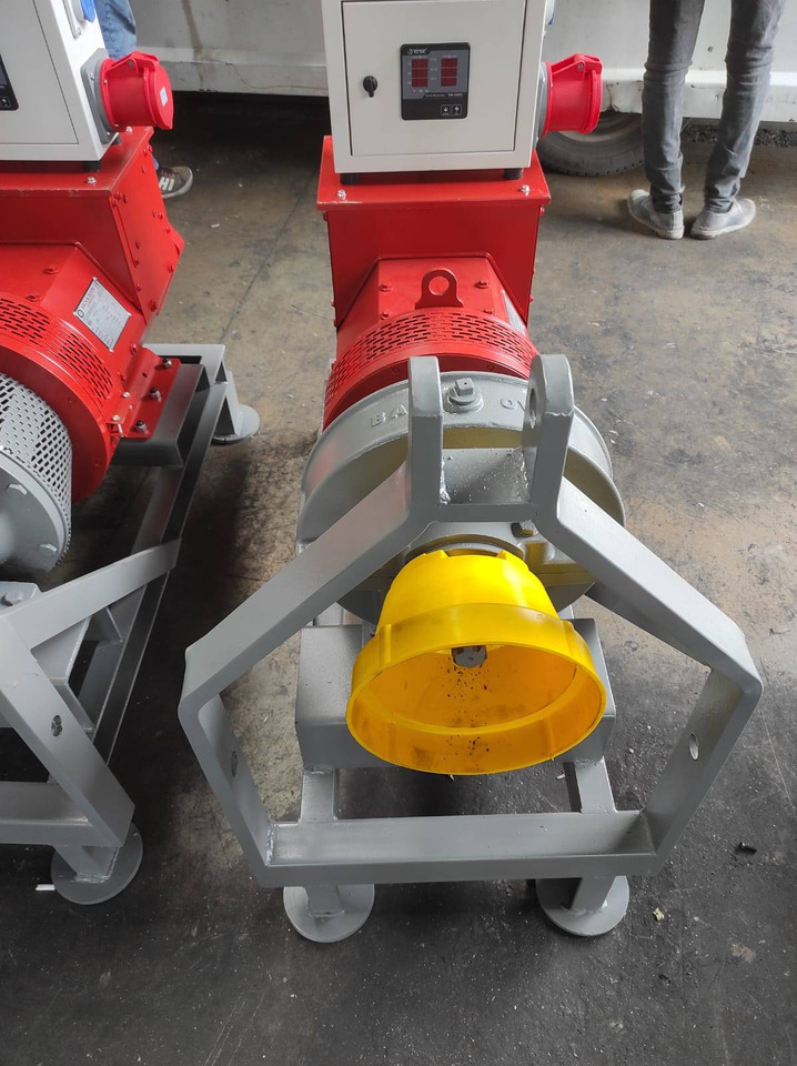 Elektro-Jen 20 kVa / 16 kW PTO driven generator with AVR control - IN STOCK - Generator set: picture 3 Elektro-Jen 20 kVa / 16 kW PTO driven generator with AVR control - IN STOCK - Generator set: picture 3