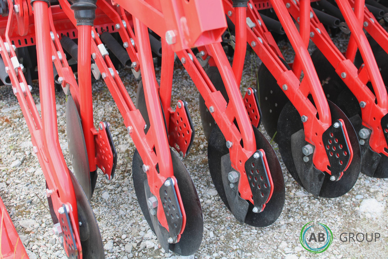 Seedbed and seeding unit mounted on Ozdoken Pertum CS-300 active harrow – single-disc coulter, Packer roller - Combine seed drill: picture 3 Seedbed and seeding unit mounted on Ozdoken Pertum CS-300 active harrow – single-disc coulter, Packer roller - Combine seed drill: picture 3
