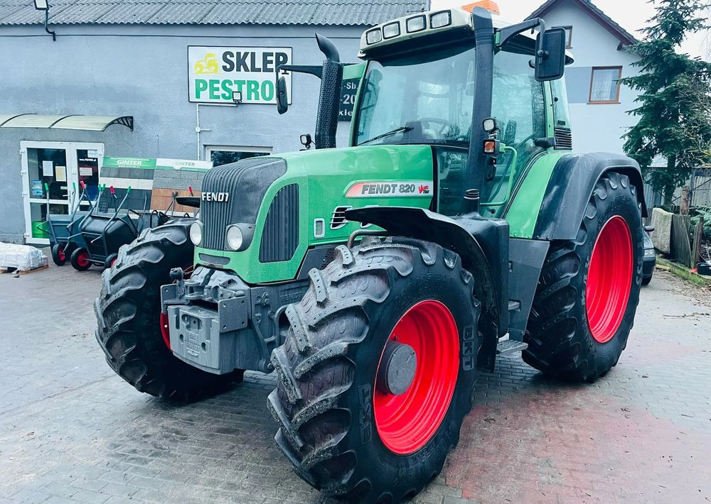 Fendt 820 - Farm tractor: picture 1 Fendt 820 - Farm tractor: picture 1