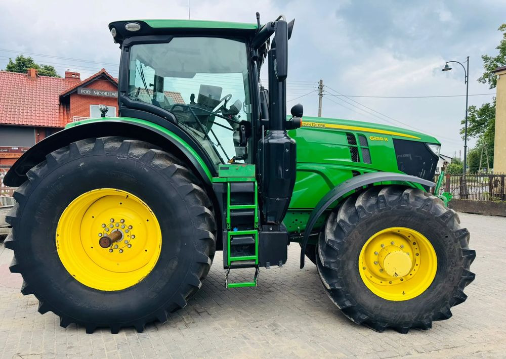 John Deere 6250R - Farm tractor: picture 3 John Deere 6250R - Farm tractor: picture 3