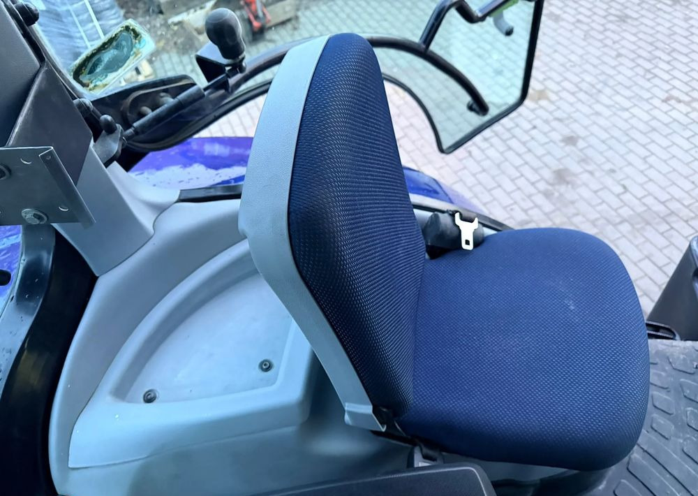Lease a  New Holland T7.230 Blue Power Autocommand New Holland T7.230 Blue Power Autocommand: picture 16