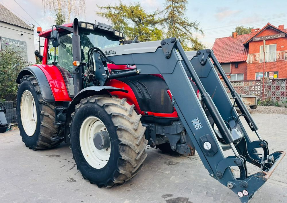 Valtra T213 Versu - Farm tractor: picture 5 Valtra T213 Versu - Farm tractor: picture 5
