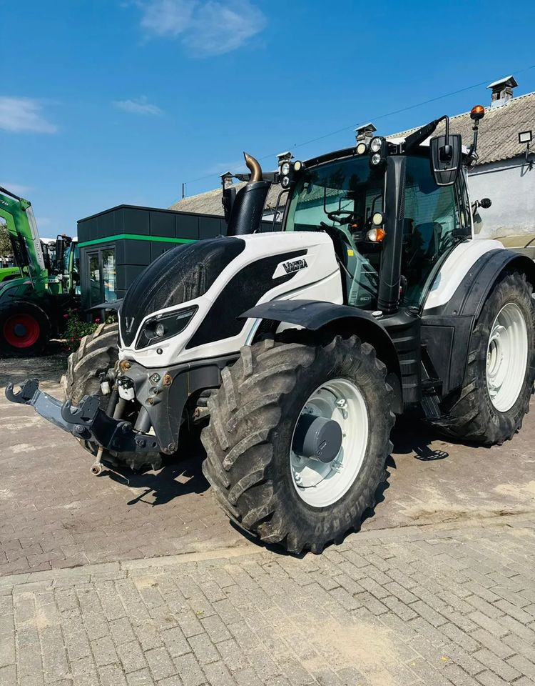 Valtra T254 Versu - Farm tractor: picture 1 Valtra T254 Versu - Farm tractor: picture 1