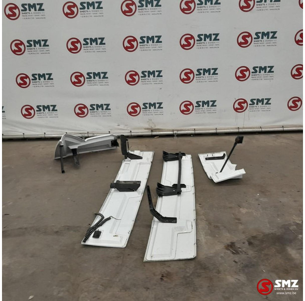 Mercedes-Benz Occ set cabinespoilers Mercedes - Aerodynamics/ Spoiler for Truck: picture 2 Mercedes-Benz Occ set cabinespoilers Mercedes - Aerodynamics/ Spoiler for Truck: picture 2
