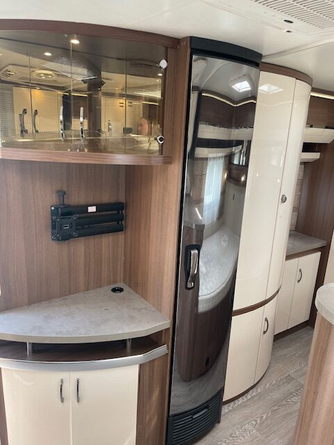 Caravan Hobby 720 KWFU Prestige 2020: picture 12