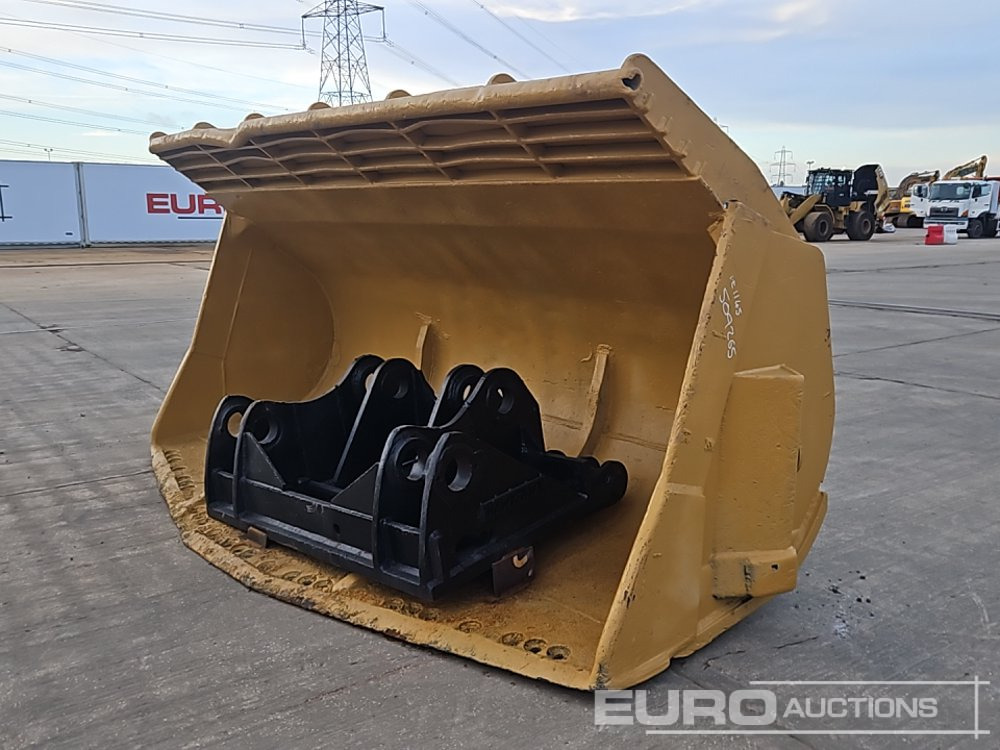 142" Loading Bucket to suit Wheeled Loader, QH to suit Wheeled Loader - Bucket: picture 1 142" Loading Bucket to suit Wheeled Loader, QH to suit Wheeled Loader - Bucket: picture 1