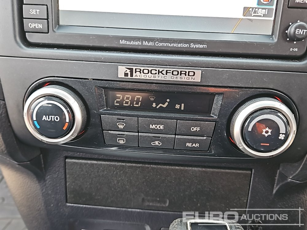 SUV 2008 Mitsubishi Shogun: picture 46