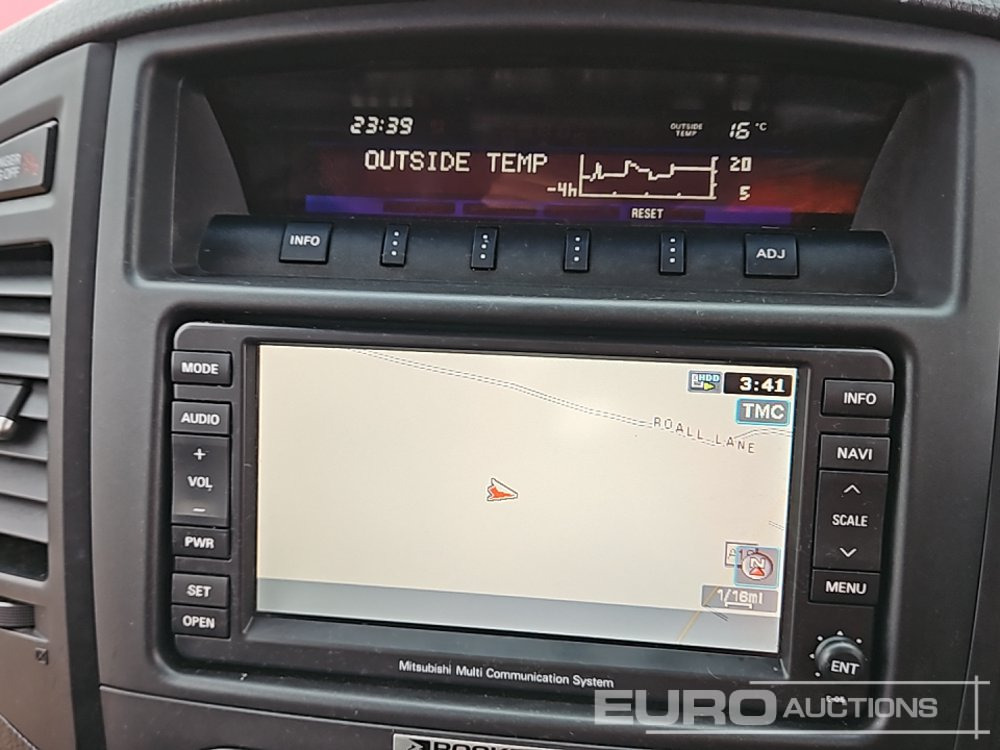 SUV 2008 Mitsubishi Shogun: picture 45