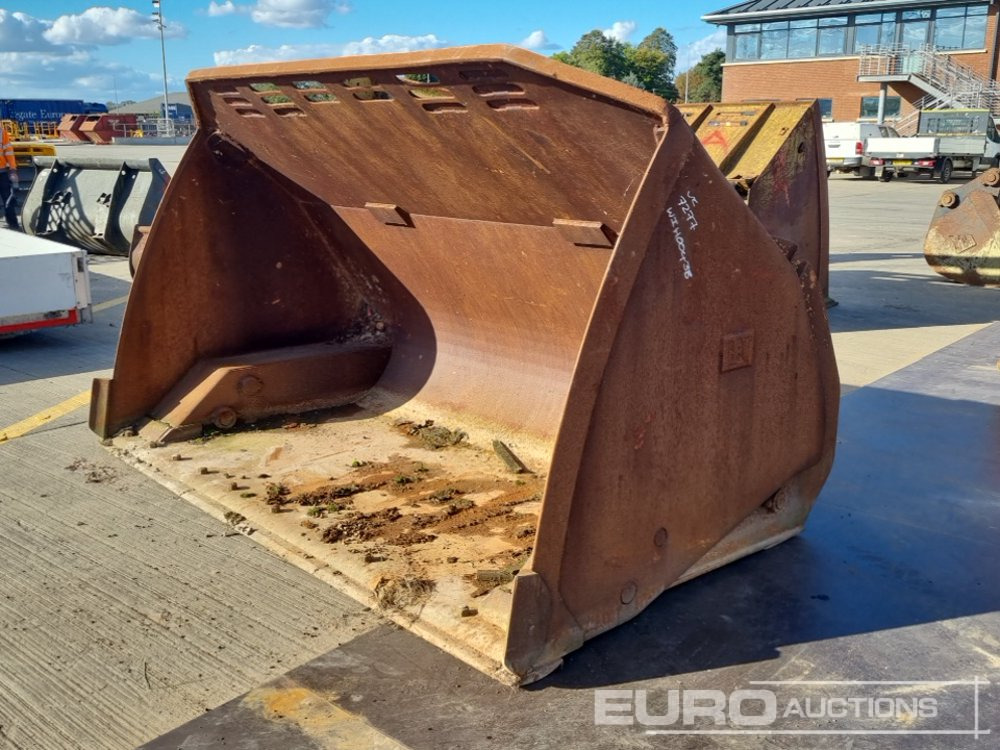 2014 CAT 120" Hydraulic Hi Tip Loading Bucket to suit Wheeled Loader - Bucket: picture 1 2014 CAT 120" Hydraulic Hi Tip Loading Bucket to suit Wheeled Loader - Bucket: picture 1