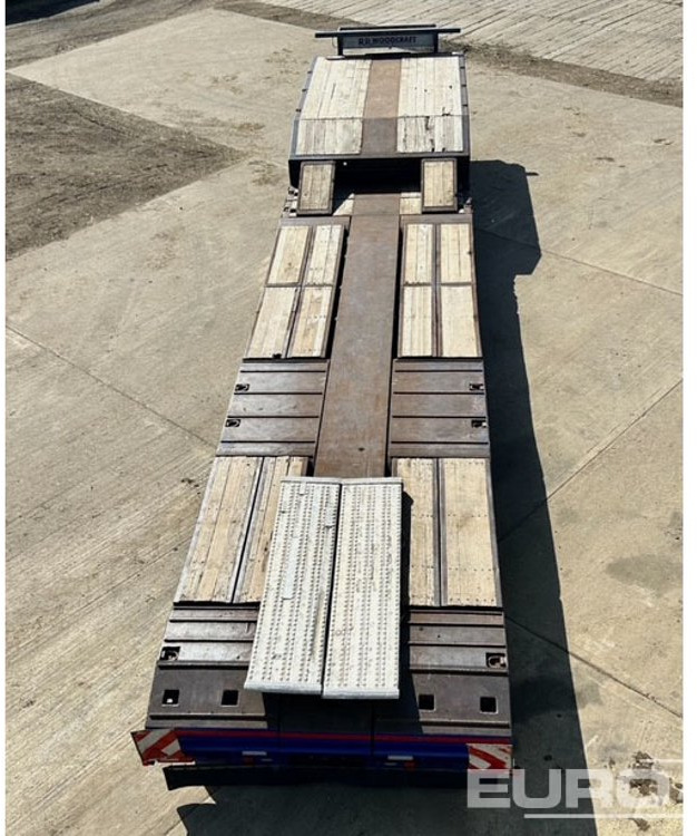 2015 Cheiftain Low combine trailer, rear axle steering, extends 6 metres, hydraulic deck widening to 3.2m, 850mm deck heigh, 500mm running height to wheel wells from ground, storage box, 4 strap boxes - Low loader semi-trailer: picture 3 2015 Cheiftain Low combine trailer, rear axle steering, extends 6 metres, hydraulic deck widening to 3.2m, 850mm deck heigh, 500mm running height to wheel wells from ground, storage box, 4 strap boxes - Low loader semi-trailer: picture 3