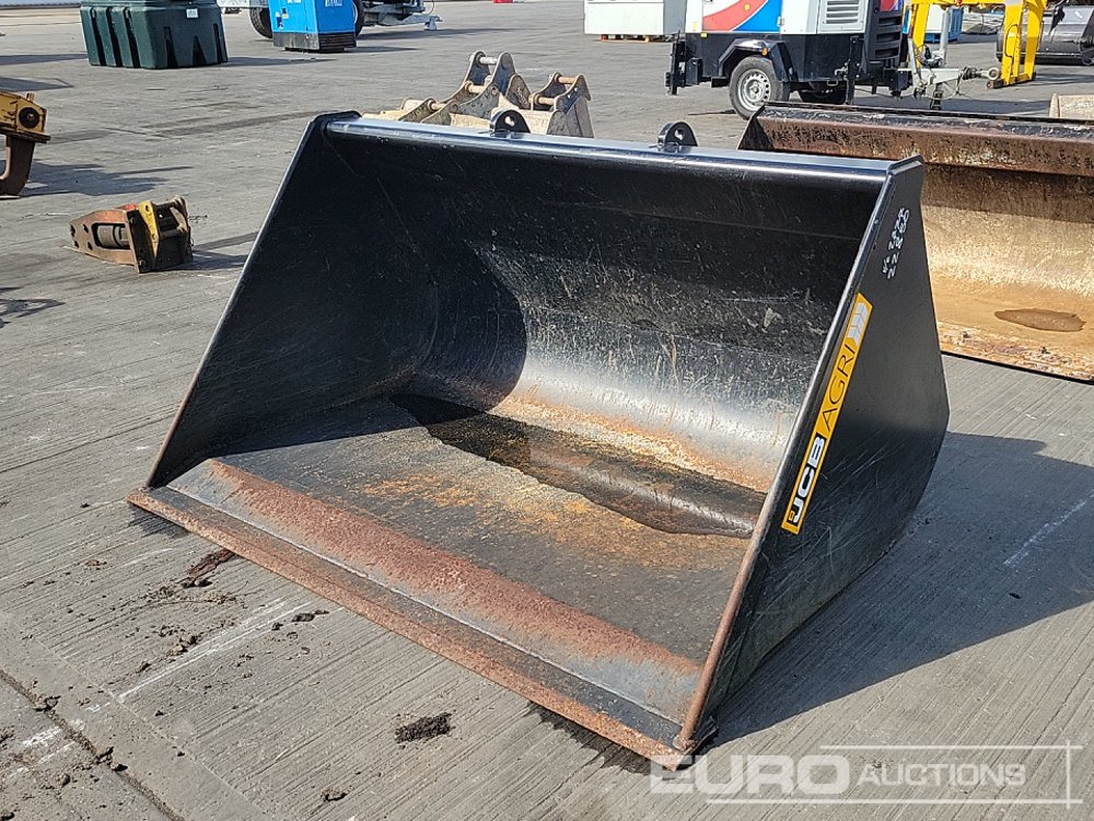 2020 JCB 72" Loading Bucket to suit JCB Tool Carrier - Bucket: picture 1 2020 JCB 72" Loading Bucket to suit JCB Tool Carrier - Bucket: picture 1