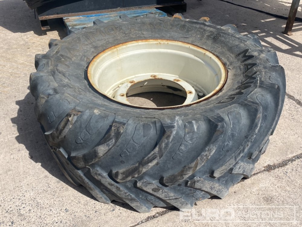 540/65R28 Tyre & Rim - Tire: picture 1 540/65R28 Tyre & Rim - Tire: picture 1