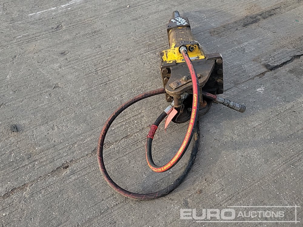 Atlas Copco SB102 - Hydraulic hammer: picture 4 Atlas Copco SB102 - Hydraulic hammer: picture 4