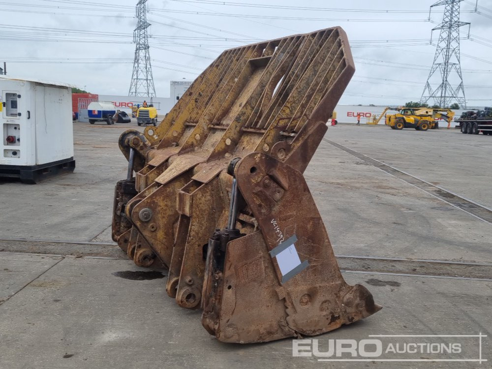 CAT 100" 3 in 1 Bucket to suit Wheeled Loader - Bucket: picture 5 CAT 100" 3 in 1 Bucket to suit Wheeled Loader - Bucket: picture 5