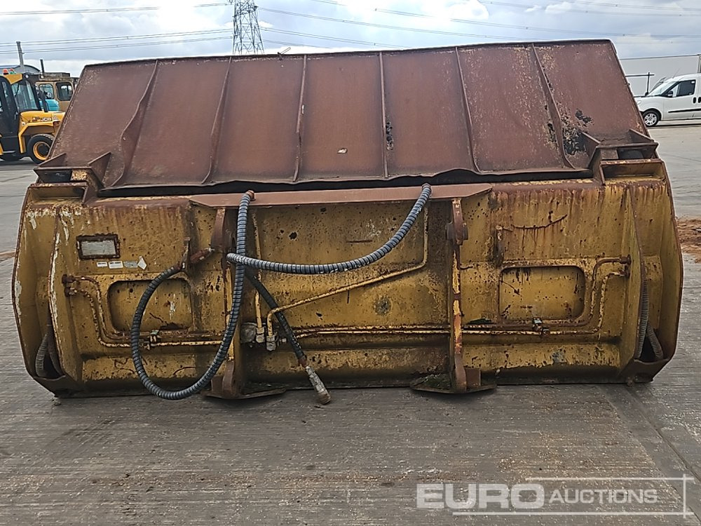 CAT 120" Hydraulic Hi Tip Loading Bucket to suit Loader - Bucket: picture 4 CAT 120" Hydraulic Hi Tip Loading Bucket to suit Loader - Bucket: picture 4