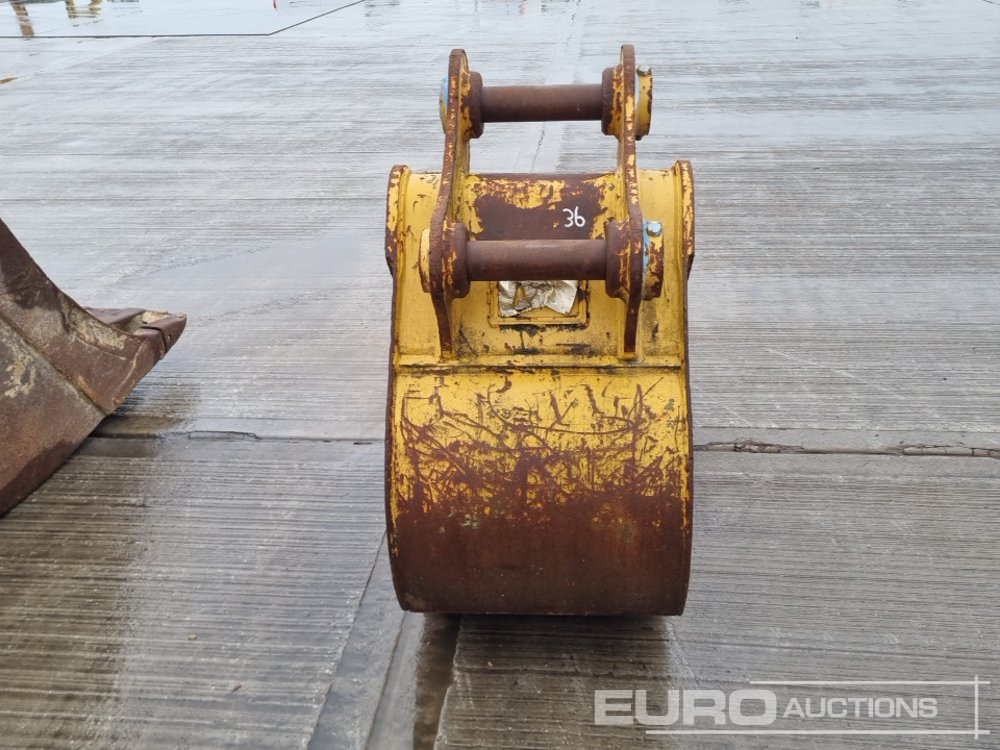CAT 24" Digging Bucket 65mm Pin to suit 13 Ton Excavator - Bucket: picture 4 CAT 24" Digging Bucket 65mm Pin to suit 13 Ton Excavator - Bucket: picture 4