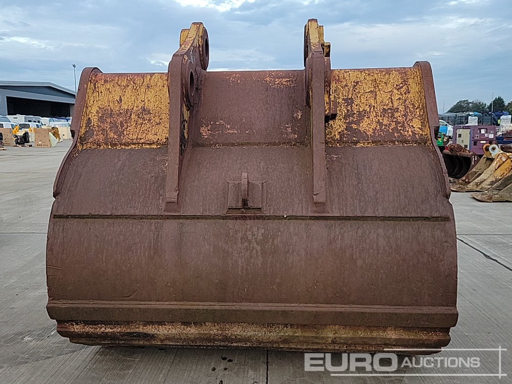 CAT 86" Digging Bucket 130mm Pin to suit 70 Ton Excavator - Bucket: picture 4 CAT 86" Digging Bucket 130mm Pin to suit 70 Ton Excavator - Bucket: picture 4