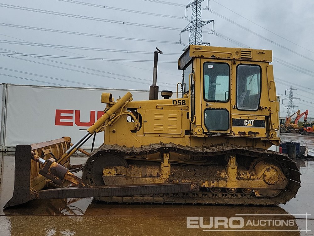 CAT D5B - Bulldozer: picture 2 CAT D5B - Bulldozer: picture 2