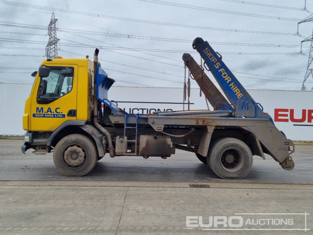DAF LF55.220 - Skip loader truck: picture 2 DAF LF55.220 - Skip loader truck: picture 2
