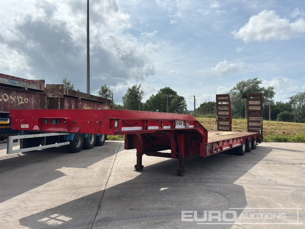 Dennison Tri Axle Stepframe Low Loader, Hydralic Ramps - Low loader semi-trailer: picture 1 Dennison Tri Axle Stepframe Low Loader, Hydralic Ramps - Low loader semi-trailer: picture 1