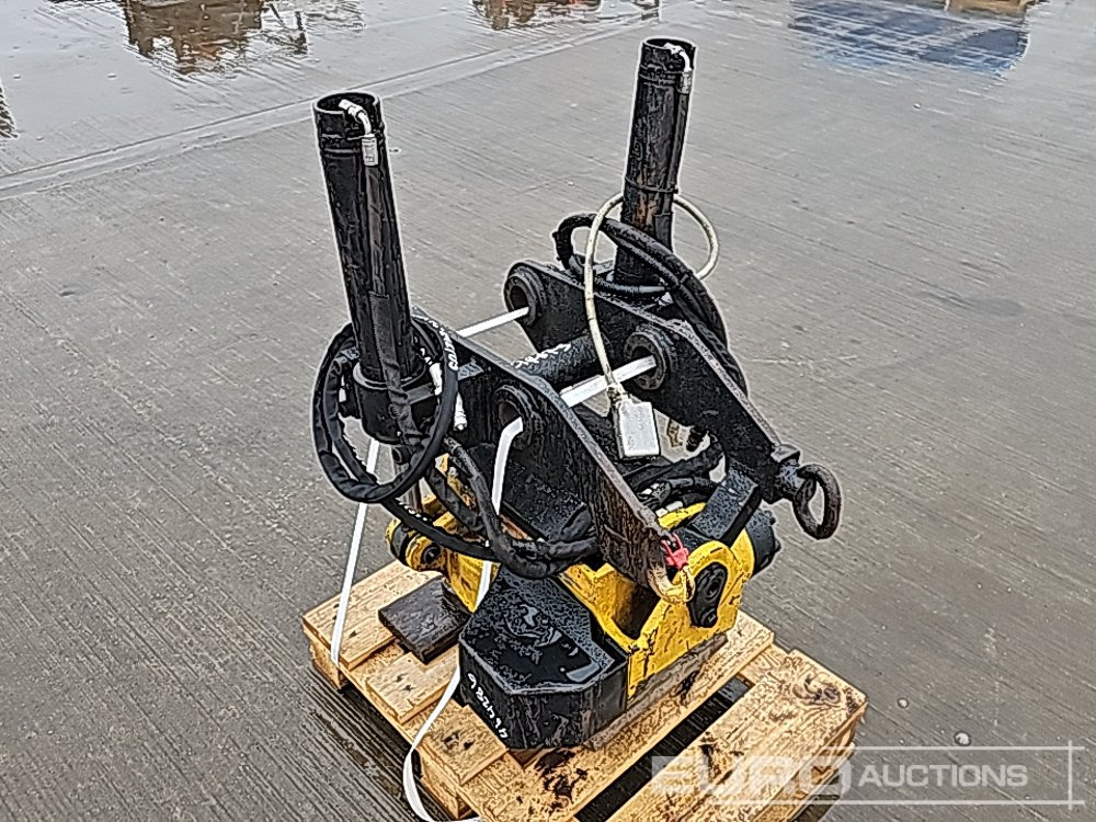 Engcon Hydraulic Rotating Tilting QH 50mm Pin to suit 6-8 Ton Excavator - Quick coupler: picture 3 Engcon Hydraulic Rotating Tilting QH 50mm Pin to suit 6-8 Ton Excavator - Quick coupler: picture 3