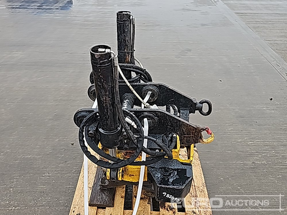Engcon Hydraulic Rotating Tilting QH 50mm Pin to suit 6-8 Ton Excavator - Quick coupler: picture 2 Engcon Hydraulic Rotating Tilting QH 50mm Pin to suit 6-8 Ton Excavator - Quick coupler: picture 2